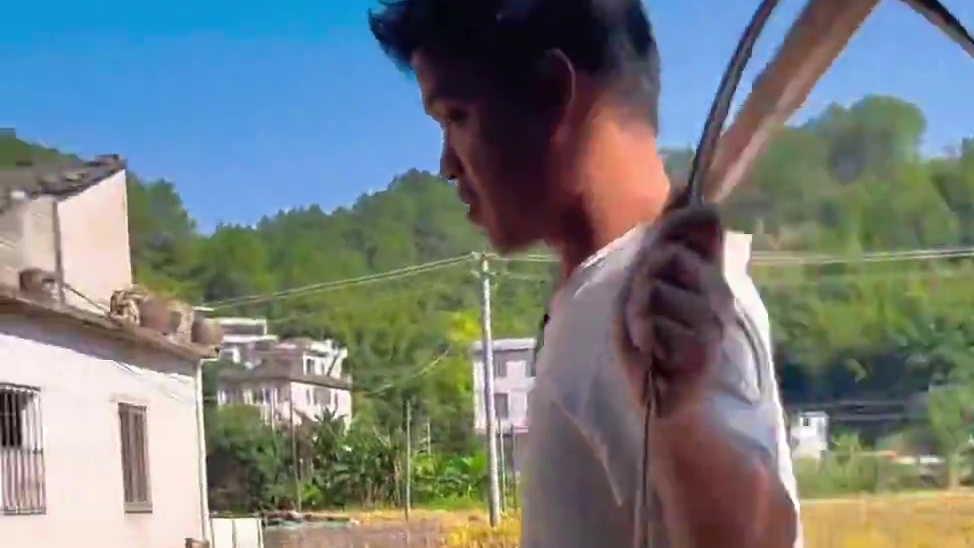 看起来像像石头 没想到是海鲜 吃起来满满的肉 #我的乡村美食记忆 #农村柴火饭 #乡村味道 #农村生