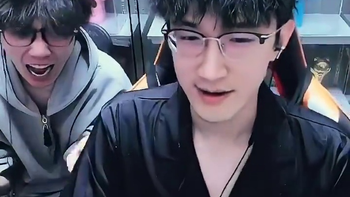 很担心蔡哥的精神状态！ 