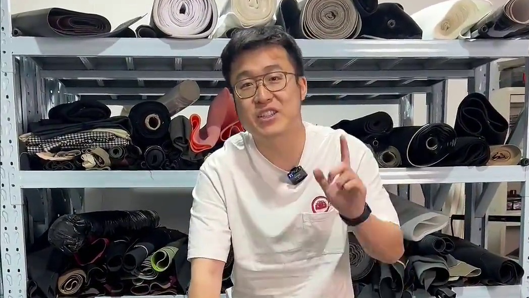 喜报！！！马丁终于终于终于更新啦！ 我们订购的内饰皮料终于到货了，经过了几个月的时间漂洋过海前后花费