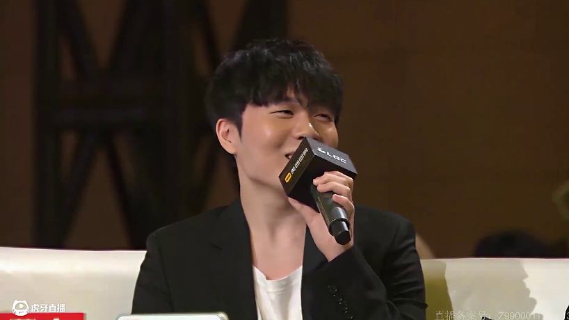 rookie：你臉紅啦？讓我看看！#theshy #rookie #老頭杯