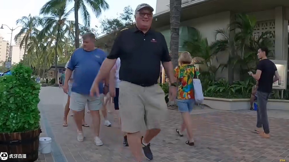 国外爆笑街头整蛊 (31)