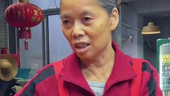 外卖小哥3口吃完10碗爆辣~觉得不够还要加2两粉和11个猪脚~狂赚10箱螺蛳粉 #螺蛳粉