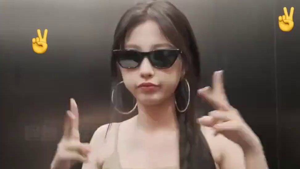 #虞书欣 和粉丝自拍本人视角，粉丝和偶像双向奔赴的爱呀~