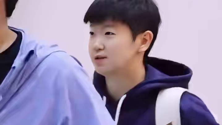 孙颖莎、王楚钦到达赛事会场，春光满面笑容灿烂，冠军势在必得！ 孙颖莎、王楚钦到达赛事会场，春光满面笑