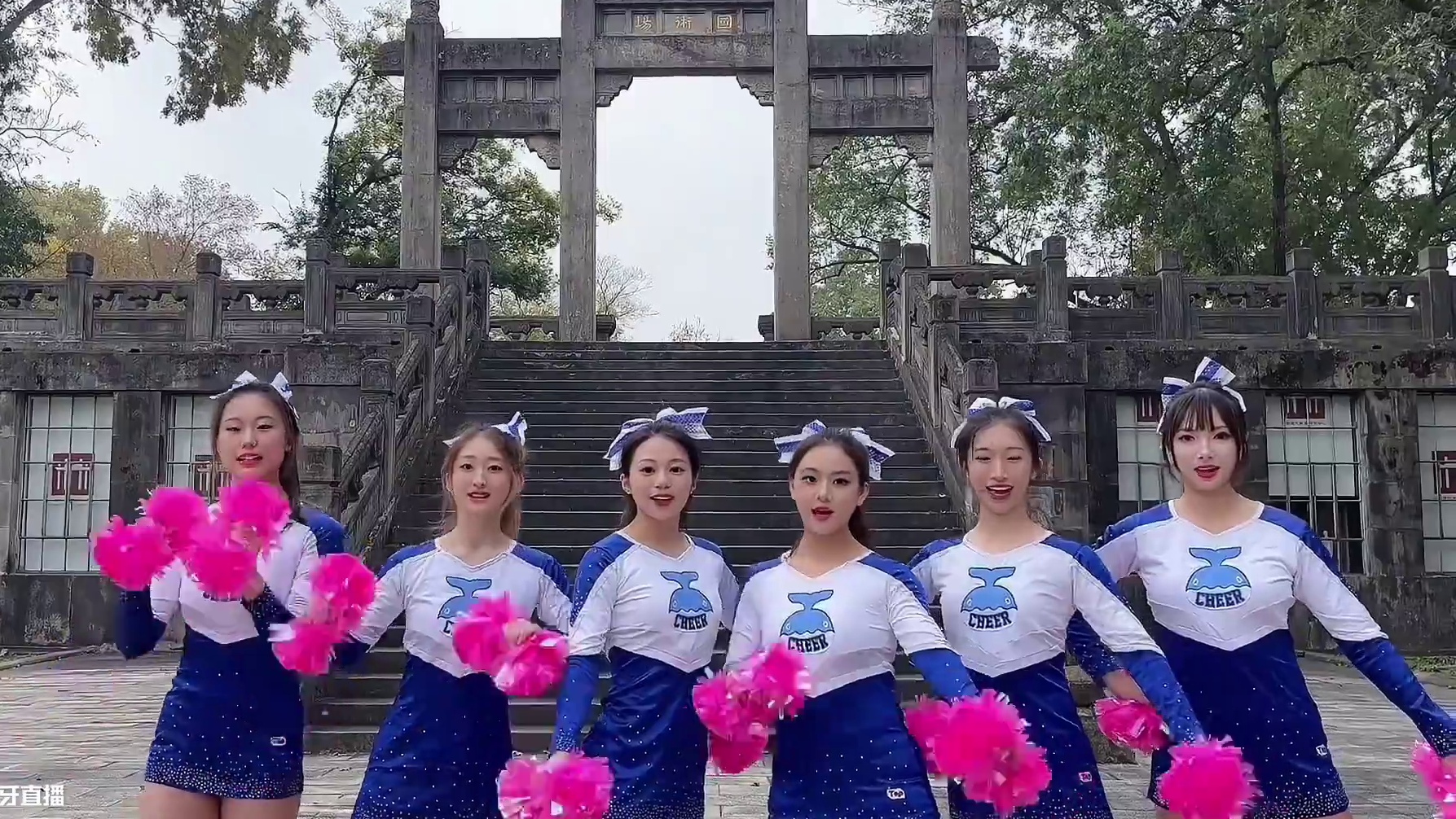 南京体院啦啦队为南京马拉松参赛选手加油！#南京马拉松