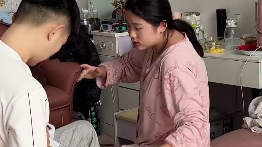 最近听一男子吐槽媳妇在家带孩子