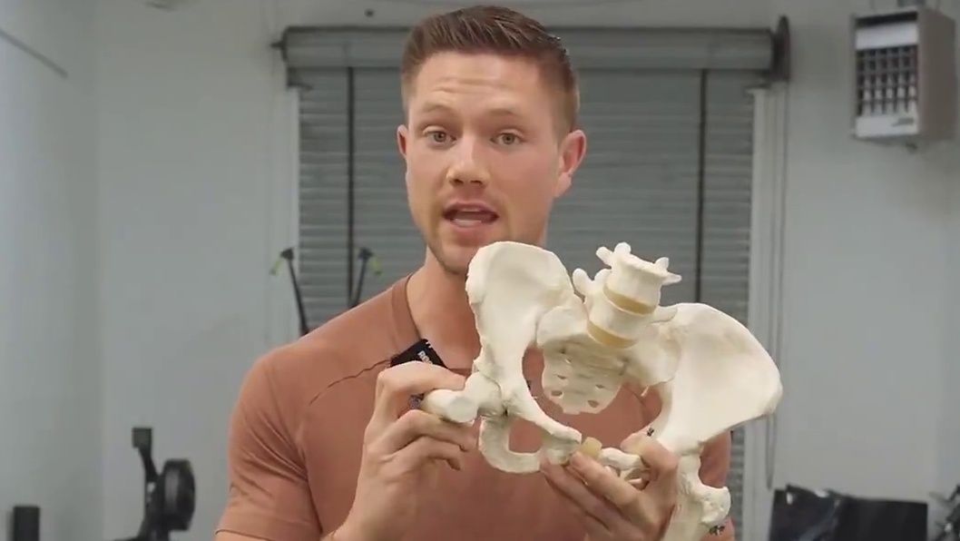 如果你感觉自己两侧这样的活动能力明显不同，一侧要更受限，那么可以试试下面的训练帮你改善，拥有更好的髋