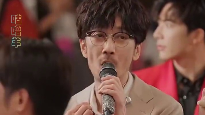 《青花》旋律一响，又是一波回忆杀！#周传雄很高兴音乐会青花现场 #很高兴音乐会