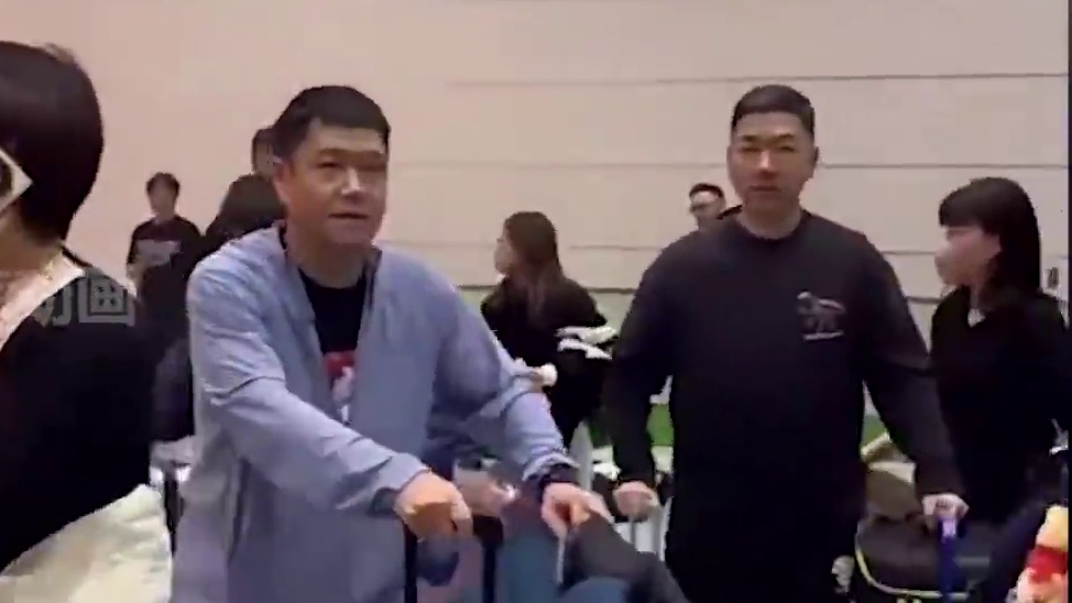 王楚钦一回头孙颖莎永远都在，莎头之间的三米定律永远都不会失效 #世界冠军 #孙颖莎王楚钦 #国乒 #