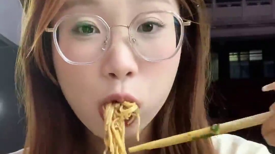 vlog｜去吃海底捞咯～#女大学生日常生活 #美食vlog #记录真实生活 #校园vlog #大学生