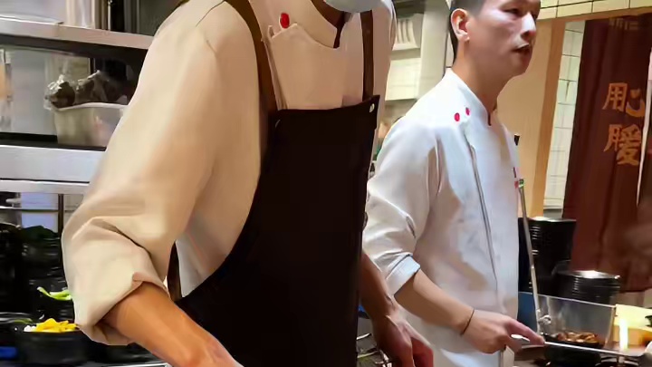 我们河南有自己的舒芙蕾！被这口砂锅狠狠治愈了！！！ #郑州美食 #砂锅菜 #真材实料才能做出好味道 