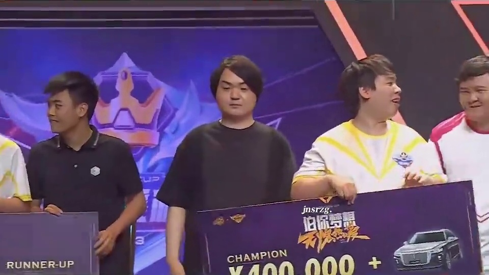 #陈伯全能王 “11月22日晚上10点 让他们见识一下耀虎精神以及凝聚力”#陈伯名场面