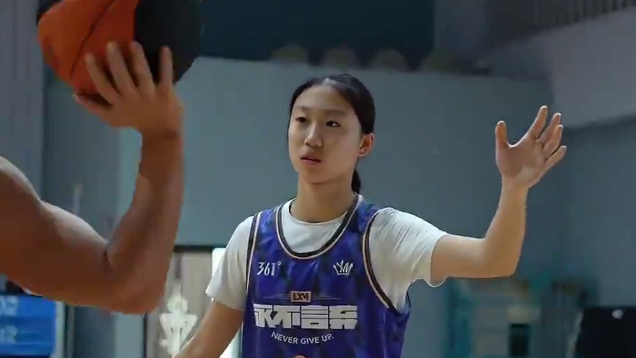 【传球教学】 侧传球-空间 #传球 #助攻 #25寒假吕晓明篮球特训营 #吕晓明