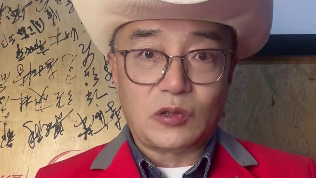 林诗栋与大勒布伦的反手对决，谁能在比赛中占据上风？乒乓球比赛中的精彩瞬间，期待国乒的精彩表现。