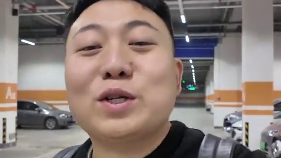 兄弟们，来广州车展又长见识了！比车模更好看的电竞车来了。。。。#广州车展电竞新物种#星纪魅族STAR