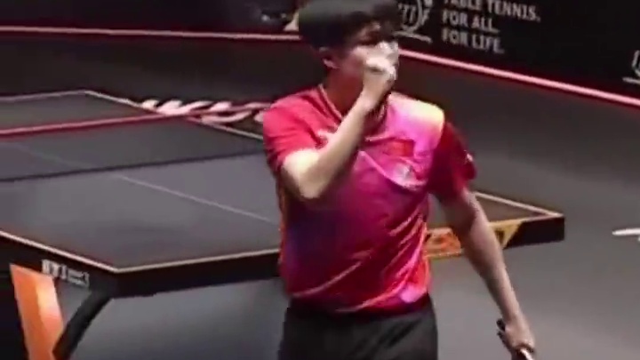 WTT福冈总决赛，大头状态拉满！火力全开！王楚钦3：1战胜弗朗西斯卡，晋级福冈总决赛男单八强！大头冷