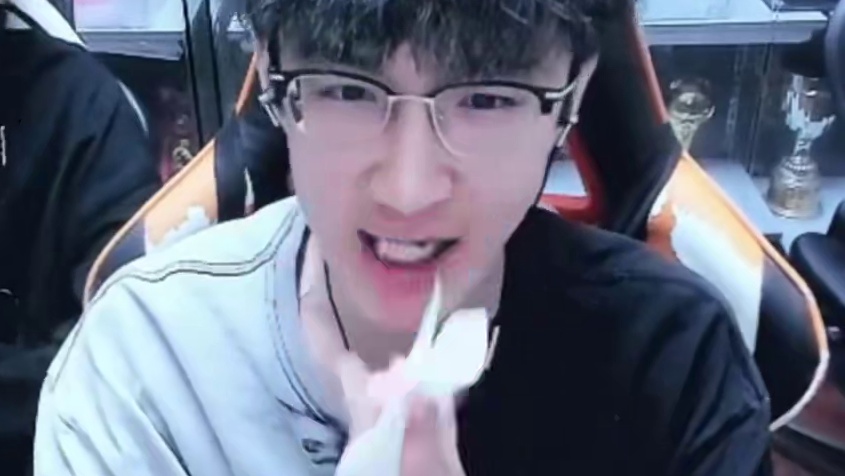 啊？蔡哥小号已经追上大号了？ 