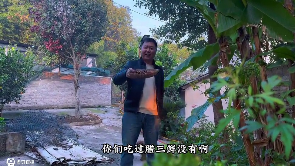 干辣椒炖腊三鲜，再炖点打过霜的白菜，这味道简直不摆了！ #农村美食 #乡村生活家 