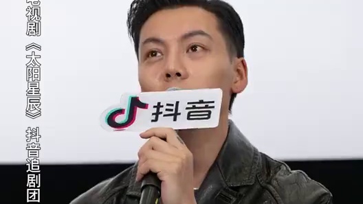 #陈伟霆全程大大方方营业 许久没带着新作品和观众见面的#陈伟霆 被 热情的粉丝