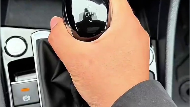 自动挡车下长坡，为什么不能一直挂D挡？#每天一个用车知识 #自动挡车怎么开