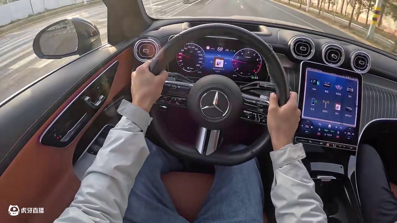 奔驰GLC300第一视角试驾：依旧是标杆？！ #POV #宝马X3 #奥迪Q5L #凯迪拉克xt5