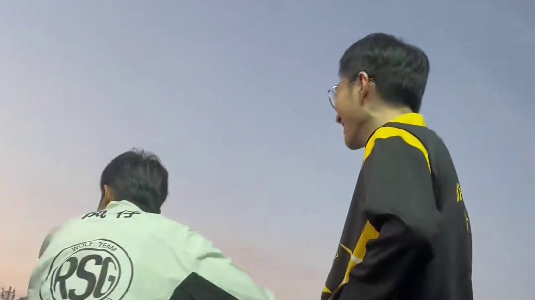 ⭐秋决光看正片还不过瘾？别急！特派员S酱带着【秋决特别企划】跟大家见面啦～ 
抵达西安后，选手们纷纷