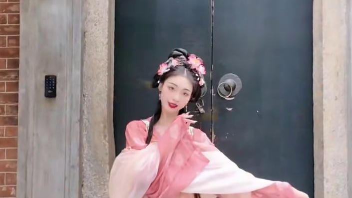 年轮中又见草木深～#古典舞 #国风古韵 #等归人 #舞蹈翻跳