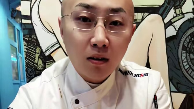 布鲁斯披萨专治饿的睡不着: 饭前吃个12寸，饭后吃俩8寸效果会更好#布鲁斯披萨 #披