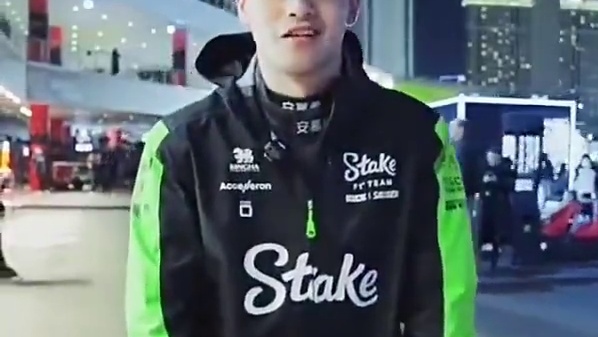 周十三郎归位！ 周冠宇#2024F1拉斯维加斯大奖赛排位赛 后采访：新的升级包起作用了，今天我们整个