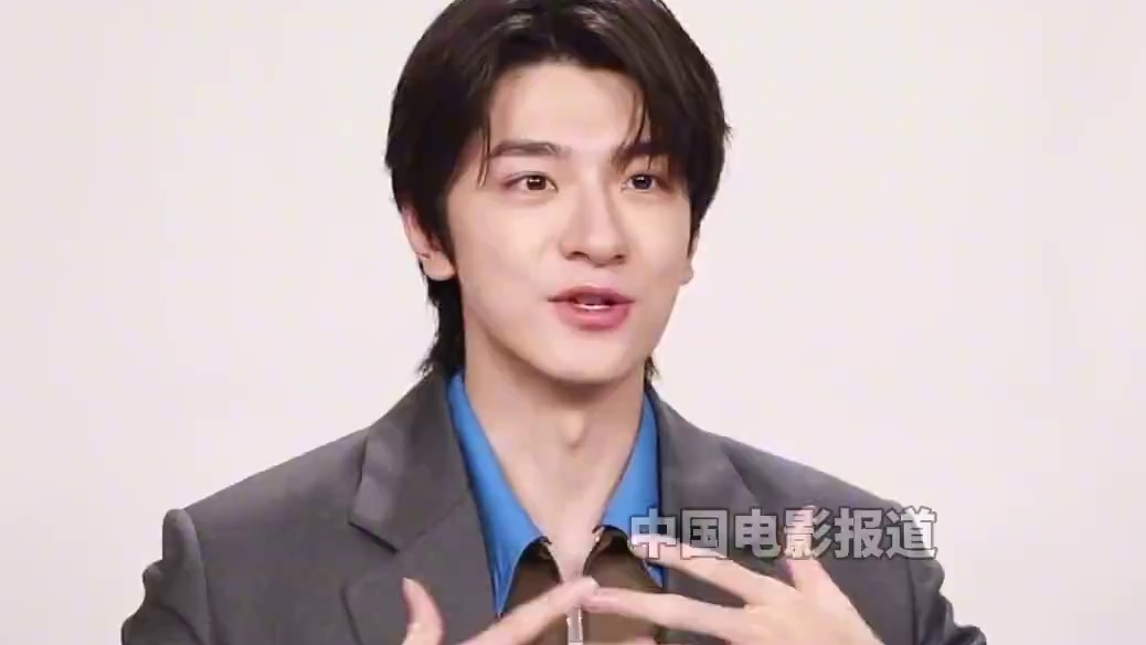 #林一为梁代文设计手疼的细节 原来#失笑 中梁代文“手疼”的细节是#林一 在进组前看剧本的时候想到的