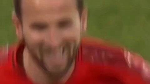 凯恩再度上演帽子戏法，标准德甲logo式停球重现