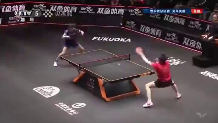 王楚钦4比0张本智和王楚钦打败张本智和，那气势，把对手打得没脾气，哈哈 咱大头就是福冈总决赛赛场上的