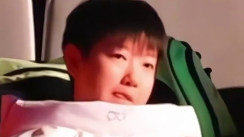 王楚钦夺冠一刻，现场观赛的孙颖莎淡定拎包走人，毕竟夺冠也不是啥新鲜事！#王楚钦 #孙颖莎