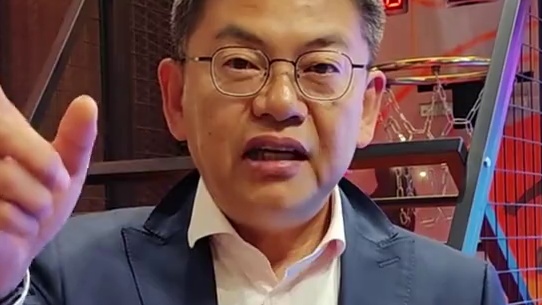 湖人离奇崩盘，老詹怎么了？ 