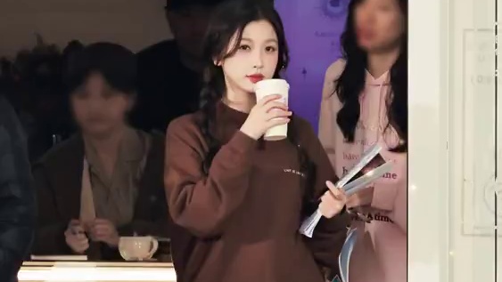 #虞书欣 新剧《双轨》开机路透来啦~是熟悉的元气风~#双轨 #姜暮