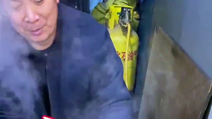 石家庄街头偶遇红薯饼外焦里嫩，是多少人童年的味道#红薯饼 #街头美食 #童年味道 