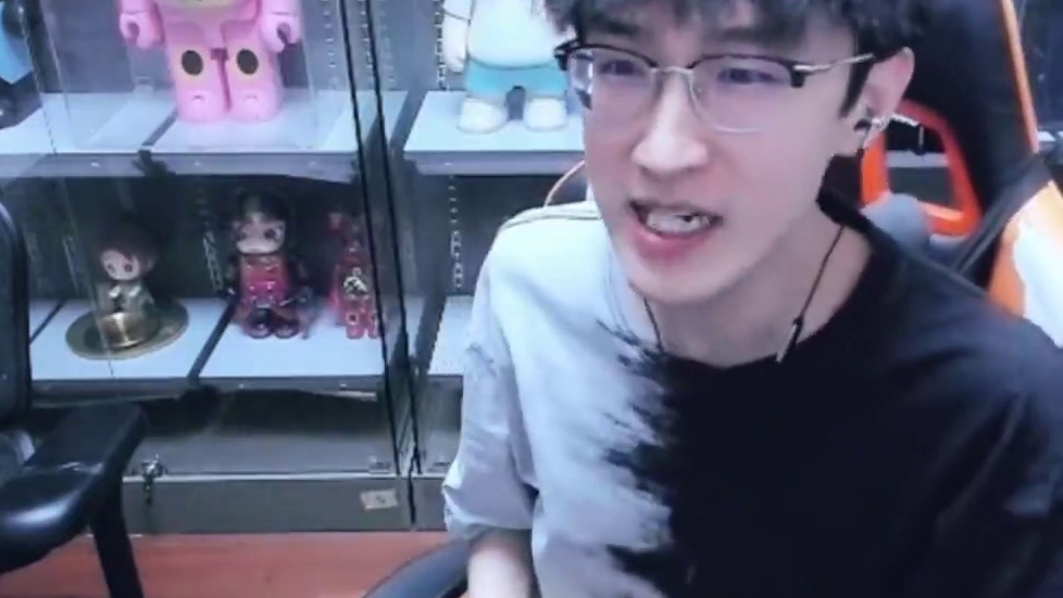 这就是职场吗？全是勾心斗角啊！ 