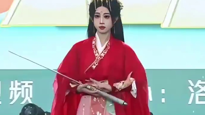 #锁死年轻人的顶流审美是国风  仿佛看见了小说作者笔下的女主们，一个个穿书来到现代具象化了 #汉服 