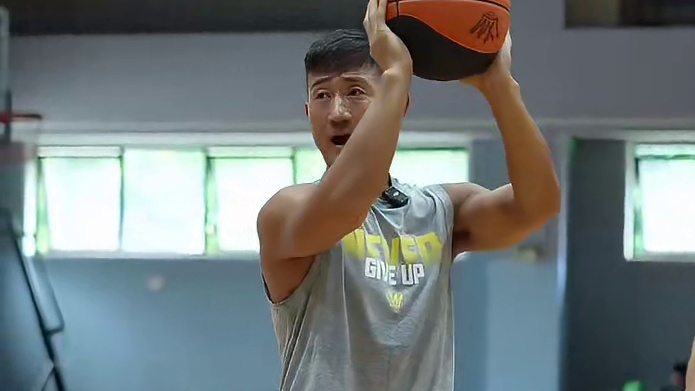 【传球教学】 头上传球 #助攻 #传球 #25吕晓明寒假篮球特训营