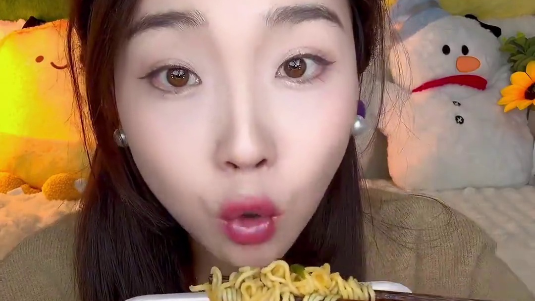 这个泡面没有油包耶！！汤我都喝光光了！！好吃！#天儿冷吃点啥 #八道泡面 #速食美食