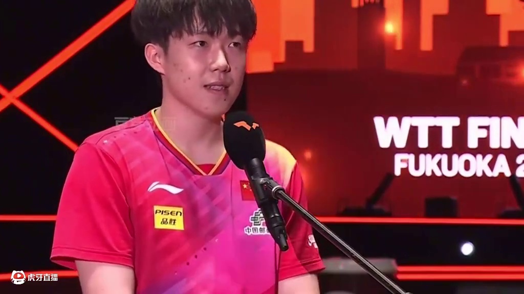 王楚钦把所有粉丝拍进了冠军自拍里，真诚的小狮子怎能不被人喜欢 #王楚钦 #国乒#世界第一 #冠军 #