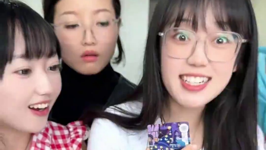 小马宝莉拆卡挑战，哈哈好玩 #真会玩系列 #意想不到的结局 #办公室游戏 #小马宝莉