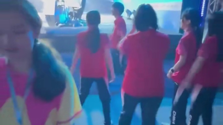 中国代表队强势进入三强之列，败者组决赛中国代表队vs菲律宾代表队进行中！#中国女子电竞首个奖牌诞生 