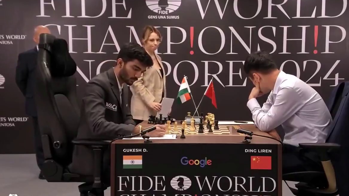 2024世界冠军赛第三轮，丁立人在劣势局面下终因超时败给挑战者印度特级大师古克什！此轮过后两人同积1