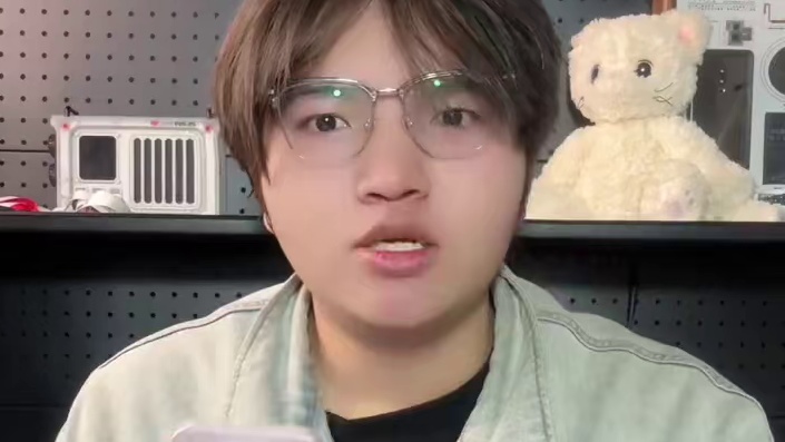 今年荣耀数字系列和蓝厂s系列这么卷？甚至很多硬件做到了旗舰级别！#vivoS20#x200#荣耀30