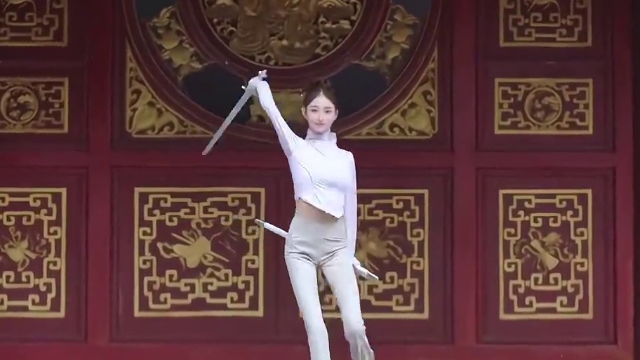 你说爱人先爱己，但如果是你 我先爱你#古典舞 #剑舞 #红昭愿 #古风变装 #国风合伙人