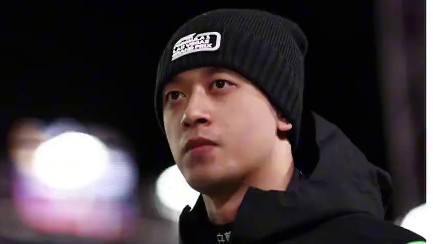 周冠宇爆粗口回应科拉平托 据crash.net报道：周冠宇在#2024F1拉斯维加斯大奖赛 最后一圈