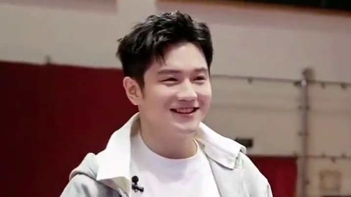 谦谦公子 温润如玉！樊振东 风正一帆悬 祝福兄弟 ：郑思维感谢兄弟 祝你我都一（樊）风顺   ！祝咚