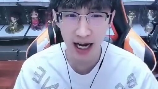 有点像村口械斗！ 