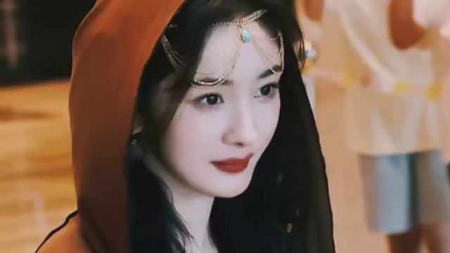 跟随杨幂一键开启春日薄荷曼波风！